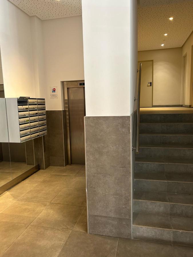 Lujoso Hogar Cerca Del Casco Antiguo De La Ciudad Apartment Valencia Luaran gambar